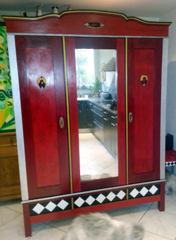 Schraenke Schrank rot